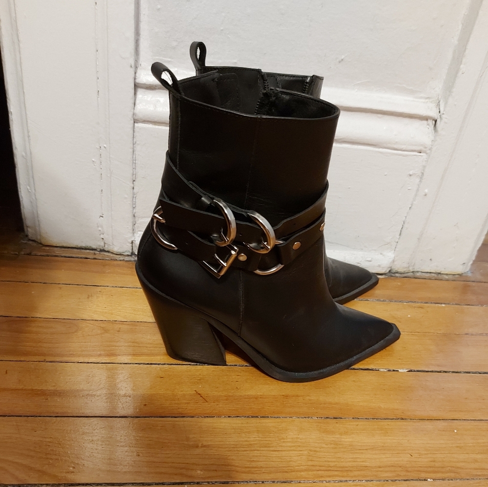Topshop Black Ankle Boots with Buckle Pointed Toe Size 7 Punk, Rock, Edgy Boots